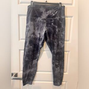 Lululemon Align™ High-Rise women’s leggings 
Pant 25". Size 12 gray tie-dye.